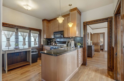 Central Colorado Springs House | Elite Embassy