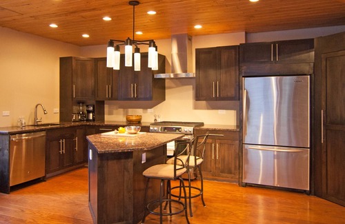 Woodland Park Cabin | Elite mountain retreat, hot tub, walk to waterfalls, hiking, fishing, wildlife.
