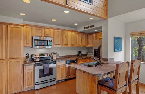 Munds Park Cabin | Elite Mountaintop Cabin w/2 Decks, Fire Pit & Loft !SUPERHOSTS! Pet Friendly