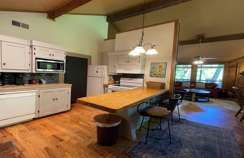 Maggie Valley Cabin | Elk Hang Out Here! Hot Tub, huge covered porch w/views. High-Speed WIFI!
