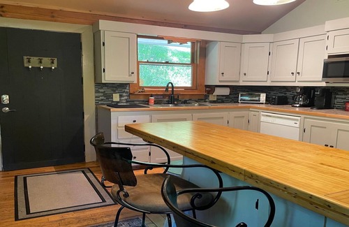 Maggie Valley Cabin | Elk Hang Out Here! Hot Tub, huge covered porch w/views. High-Speed WIFI!