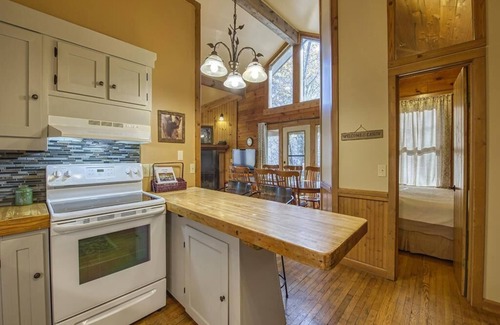 Maggie Valley Cabin | Elk Hang Out Here! Hot Tub, huge covered porch w/views. High-Speed WIFI!