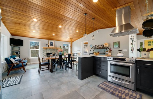 Neahkahnie Beach House | Elk Haven (previously Barefeet Retreat)-2 decks, dogs Ok, BBQ, close to beach