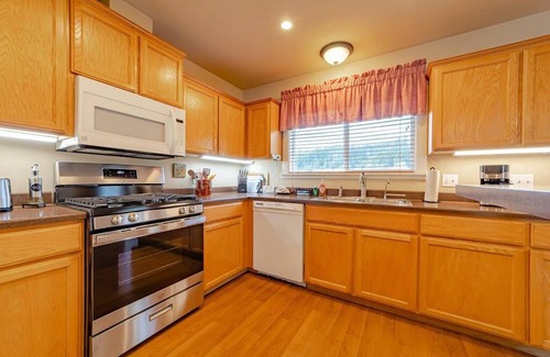 Orick House | Elk Meadow Cabins 9A Prairie Creek Suite