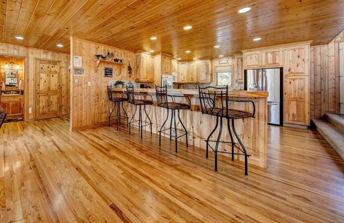 Carriage Hills House | Elk Meadow Retreat - Amazing Mountain Views + Hot Tub Sleeps 10!