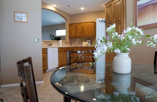 Williams House | Elk on the Nine - Stay Near Route 66, Grand Canyon, Golf, and The Polar Express!