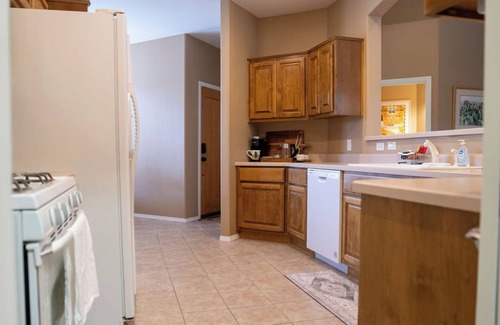 Williams House | Elk on the Nine - Stay Near Route 66, Grand Canyon, Golf, and The Polar Express!