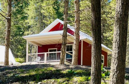 Lakeside House | Elk Ridge Village Cabin 301E Cozy cabin with views of Flathead Lake and the Swan mountains