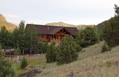 Emigrant House | Elk Run Ranch.Come Enjoy the breath taking views of Paradise Valley!