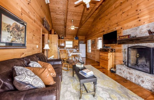 Townsend Cabin | “Elk Summit” Log Cabin* Awesome VIEWS!