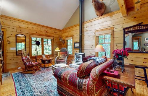 Skyland House | Elkhorn Cabin