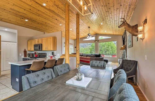 Payson Cabin | 'Elkwood Lodge' Cabin w/Hot Tub in Star Valley!