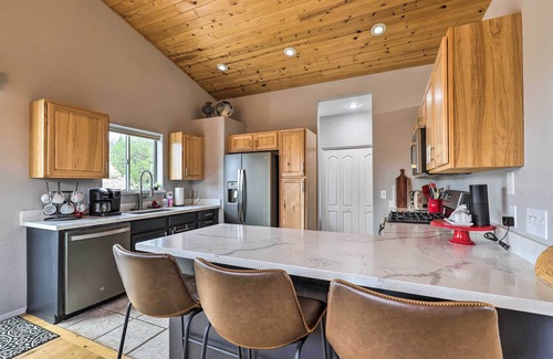 Payson Cabin | 'Elkwood Lodge' Cabin w/Hot Tub in Star Valley!