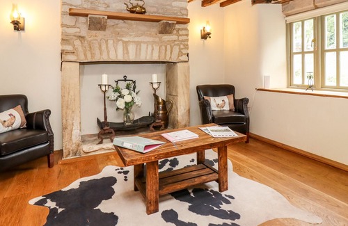 Burford House | ELLEN COTTAGE, pet friendly, character holiday cottage in Burford