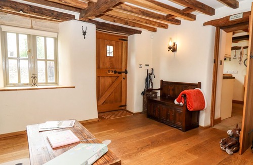 Burford House | ELLEN COTTAGE, pet friendly, character holiday cottage in Burford
