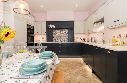 Grasmere House | ELLER CLOSE HOUSE, family friendly, with open fire in Grasmere