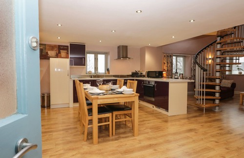 Ulverston Cottage | ELLER RIGGS COTTAGE, family friendly, with a garden in Ulverston