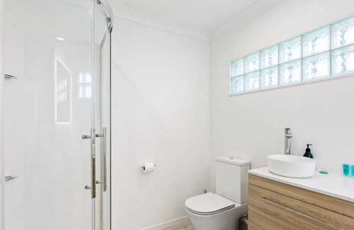 Greenlane - Ellerslie House | Ellerslie Escape: Family Home with Spa