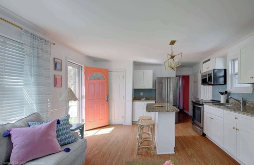 Newport House | Ellery Beach Bungalow #43– Walk to Beaches & Bites
