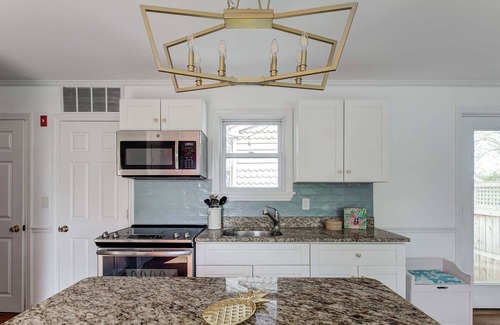 Newport House | Ellery Beach Bungalow #43– Walk to Beaches & Bites
