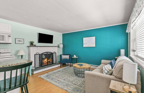 Newport House | Ellery Bungalow #49 - Minutes from the Sand