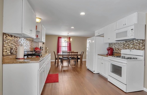 Salamanca Ski Chalet | Ellicottville Chalet & Cottage 5 Mi to Village