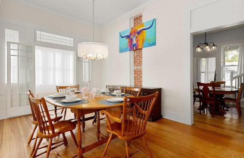 Seguin House | Ellie Marie House