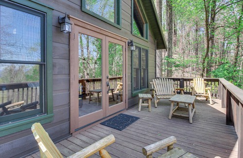 Walnut Mountain Cabin | Ellijay Cabin 7 Mi to Dtwn: Hot Tub & Mtn Views