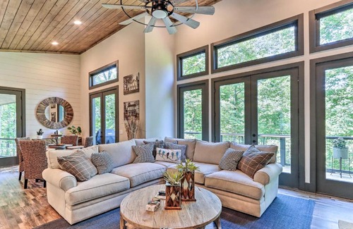 Ellijay House | Ellijay Cabin Escape Hot Tub and Fire Pit!