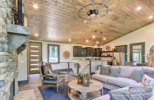 Ellijay House | Ellijay Cabin Escape Hot Tub and Fire Pit!