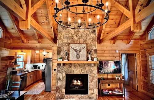 Ellijay Cabin | Ellijay Cabin - Secluded Vibe + Hot Tub - New Listing!