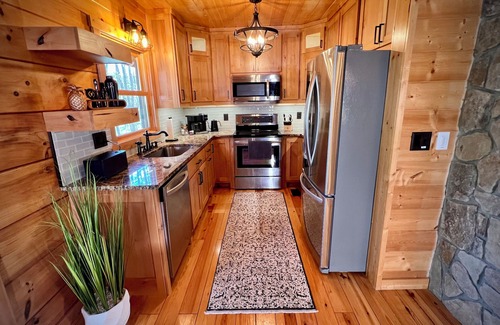 Ellijay Cabin | Ellijay Cabin - Secluded Vibe + Hot Tub - New Listing!