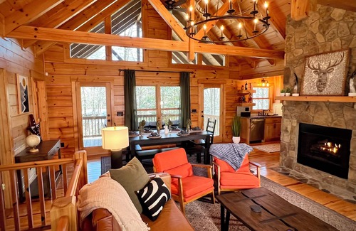 Ellijay Cabin | Ellijay Cabin - Secluded Vibe + Hot Tub - New Listing!