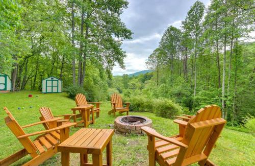 Ellijay House | Ellijay Cabin with Porch and Private Hot Tub!