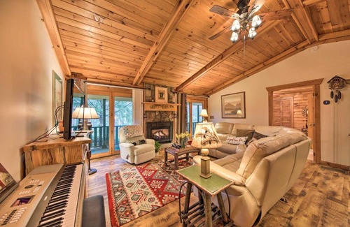 Ellijay House | Ellijay Cabin with Porch and Private Hot Tub!