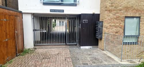 Lambeth House | Elliot Ensuite Double Room