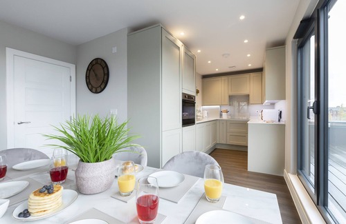 Gloucester Apartment | Elliot Oliver - Stunning 3 Bedroom Penthouse With Large Terrace And Parking