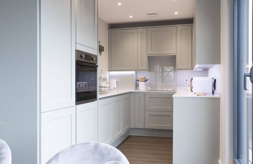Gloucester Apartment | Elliot Oliver - Stunning 3 Bedroom Penthouse With Large Terrace And Parking