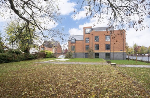 Gloucester Apartment | Elliot Oliver - Stunning 3 Bedroom Penthouse With Large Terrace And Parking