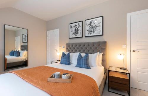 Gloucester Apartment | Elliot Oliver - Stylish Loft Style Two Bedroom Apartment With Parking