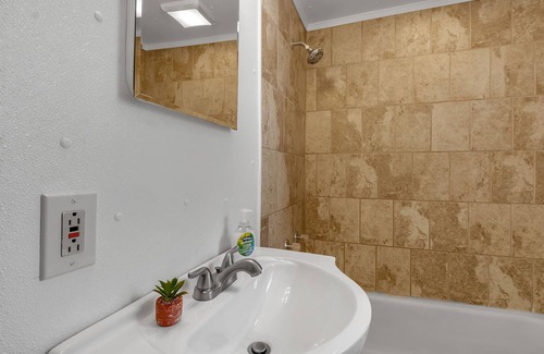 Amherst House | Elm Cottage*2.7 Mi. to UB North & S - Central Air!
