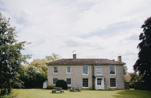 Wangford Cottage | Elms Farmhouse - sleeps 19 guests in 8 bedrooms