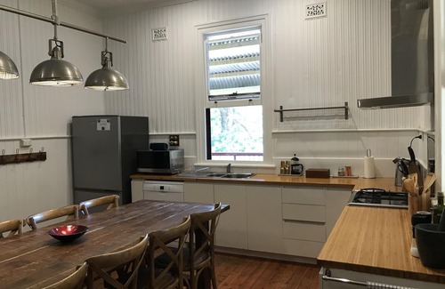 Healesville House | Elmview House and Apartment on Symons - in the centre of Healesville!