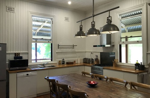 Healesville House | Elmview House and Apartment on Symons - in the centre of Healesville!