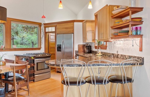 Southern Crossing House | Elmwood Place | Southern Crossing, River, Mountain Views