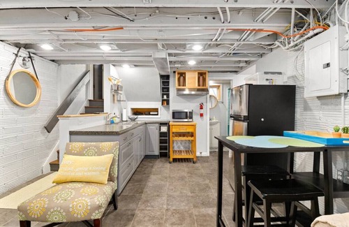 Peoria House | Elmwood · R&R Retreat Bradley - We've got Space/Large Groups