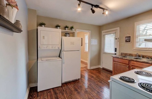 Midtown Apartment | Elvis Revival! in Fabulous Midtown Memphis