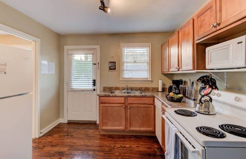 Midtown Apartment | Elvis Revival! in Fabulous Midtown Memphis