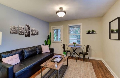 Midtown Apartment | Elvis Revival in Fabulous Midtown Memphis