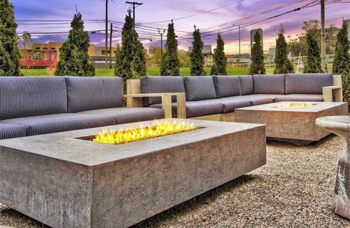 Lexington Hotel | Elwood King Stay, Downtown Lexington, Hotel Outside Patio